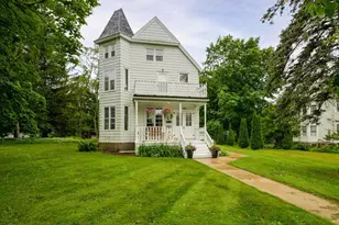 122 N 2nd St, Mount Horeb, WI 53572 - Photo 1