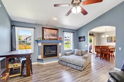 332 Sandridge Trail, Sun Prairie, WI 53590 - Photo 7
