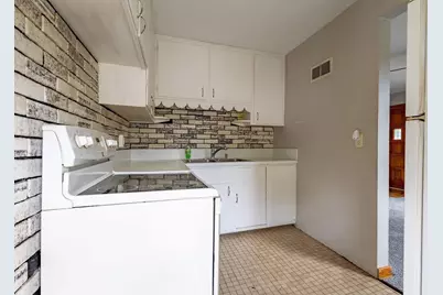 1724 Prairie Avenue, Beloit, WI 53511 - Photo 5