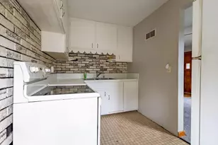 1724 Prairie Ave, Beloit, WI 53511 - Photo 5