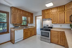 4602 Esch Ln, Madison, WI 53704 - Photo 7