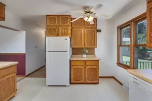 4602 Esch Ln, Madison, WI 53704 - Photo 9