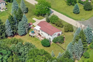 N6839 Donlin Dr, Pardeeville, WI 53954 - Photo 3