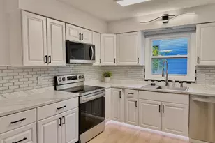 21 N Kenosha Dr, Madison, WI 53705 - Photo 9