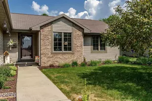 2608 N Wuthering Hills Dr, Janesville, WI 53546 - Photo 3
