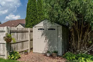 2608 N Wuthering Hills Dr, Janesville, WI 53546 - Photo 5