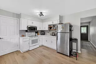1121 Debra Ln, Madison, WI 53704 - Photo 5