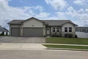 922 Margarets Wy, Belleville, WI 53508 - Photo 3