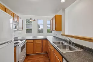 1009 Summit Ave, Stoughton, WI 53589 - Photo 7