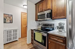 1015 N Sunnyvale Ln, Madison, WI 53713 - Photo 9