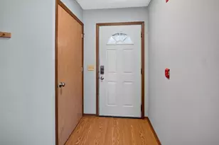 952 Rockefeller Ln, Madison, WI 53704 - Photo 3