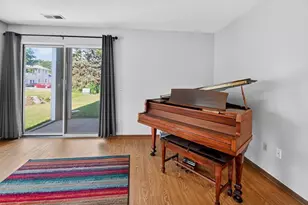952 Rockefeller Ln, Madison, WI 53704 - Photo 5