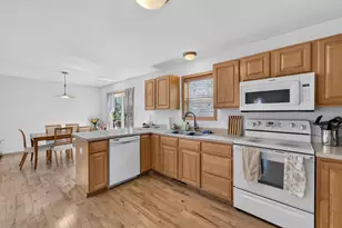 1305 Dewberry Dr, Madison, WI 53719 - Photo 5