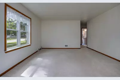 1442 S Marion Avenue, Janesville, WI 53546 - Photo 5