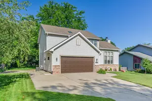 1905 Manchester Crossing, Waunakee, WI 53597 - Photo 3