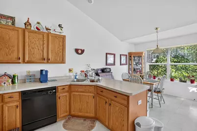 6582 Kristines Way, South Beloit, IL 61080 - Photo 11