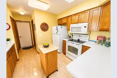726 Kensington Square #726, Stoughton, WI 53589 - Photo 5
