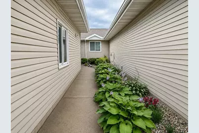 726 Kensington Square #726, Stoughton, WI 53589 - Photo 3
