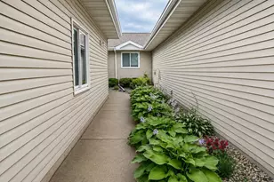 726 Kensington Square, Stoughton, WI 53589 - Photo 3