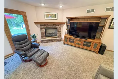 5352 N River Road, Janesville, WI 53545 - Photo 11