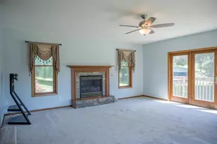 506 N Brooklyn Ave, Elroy, WI 53929 - Photo 7