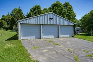 506 N Brooklyn Ave, Elroy, WI 53929 - Photo 3