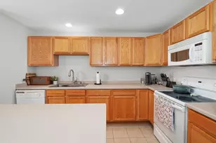 3902 Maple Grove Dr, Madison, WI 53719 - Photo 9