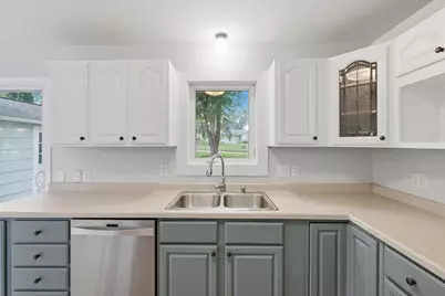 406 E Verleen Avenue, Waunakee, WI 53597 - Photo 9