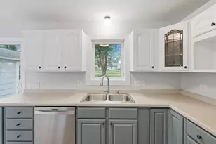 406 E Verleen Ave, Waunakee, WI 53597 - Photo 9