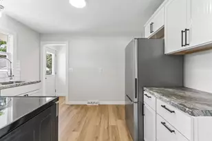 712 E Edgewater St, Portage, WI 53901 - Photo 11