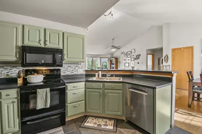 3134 Dorchester Way #4, Madison, WI 53719 - Photo 5