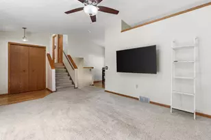 2836 Warner Ln, Madison, WI 53713 - Photo 11