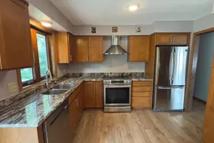 2413 Stuart Ct, Madison, WI 53704 - Photo 9