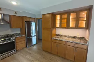 2413 Stuart Ct, Madison, WI 53704 - Photo 7