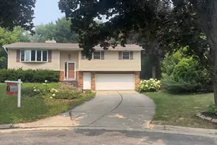 2413 Stuart Ct, Madison, WI 53704 - Photo 3