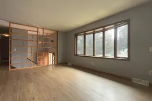 2413 Stuart Ct, Madison, WI 53704 - Photo 3