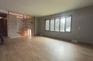 2413 Stuart Ct, Madison, WI 53704 - Photo 5