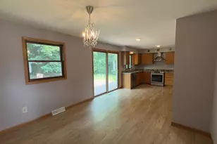 2413 Stuart Ct, Madison, WI 53704 - Photo 7