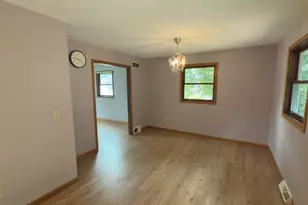 2413 Stuart Ct, Madison, WI 53704 - Photo 9
