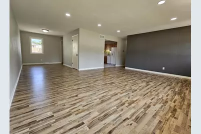 2110 W Memorial Drive, Janesville, WI 53548 - Photo 5