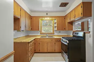 9 Fremont Cir, Madison, WI 53704 - Photo 7