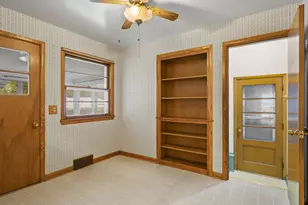 9 Fremont Cir, Madison, WI 53704 - Photo 11