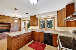 5567 Shamrock Ln, Fitchburg, WI 53711 - Photo 5