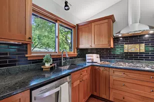 5202 S Hill Dr, Madison, WI 53705 - Photo 3