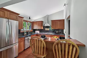 5202 S Hill Dr, Madison, WI 53705 - Photo 9