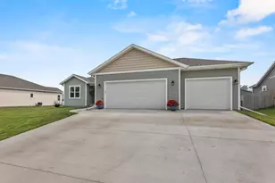 409 Village Ln, Ripon, WI 54971 - Photo 5
