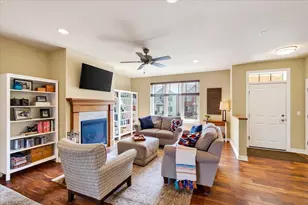 1422 Smithfield Dr, Sun Prairie, WI 53590 - Photo 5