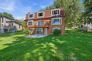 3017 Dianne Dr, Middleton, WI 53562 - Photo 3