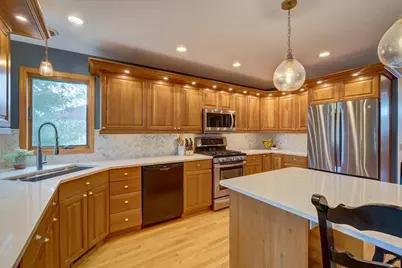 9514 Hill Creek Drive, Madison, WI 53593 - Photo 5