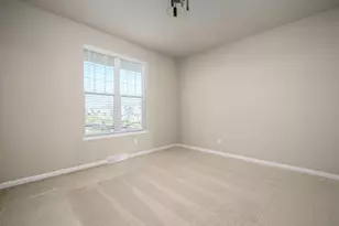 2509 Clover Pt Dr, Fitchburg, WI 53711 - Photo 3